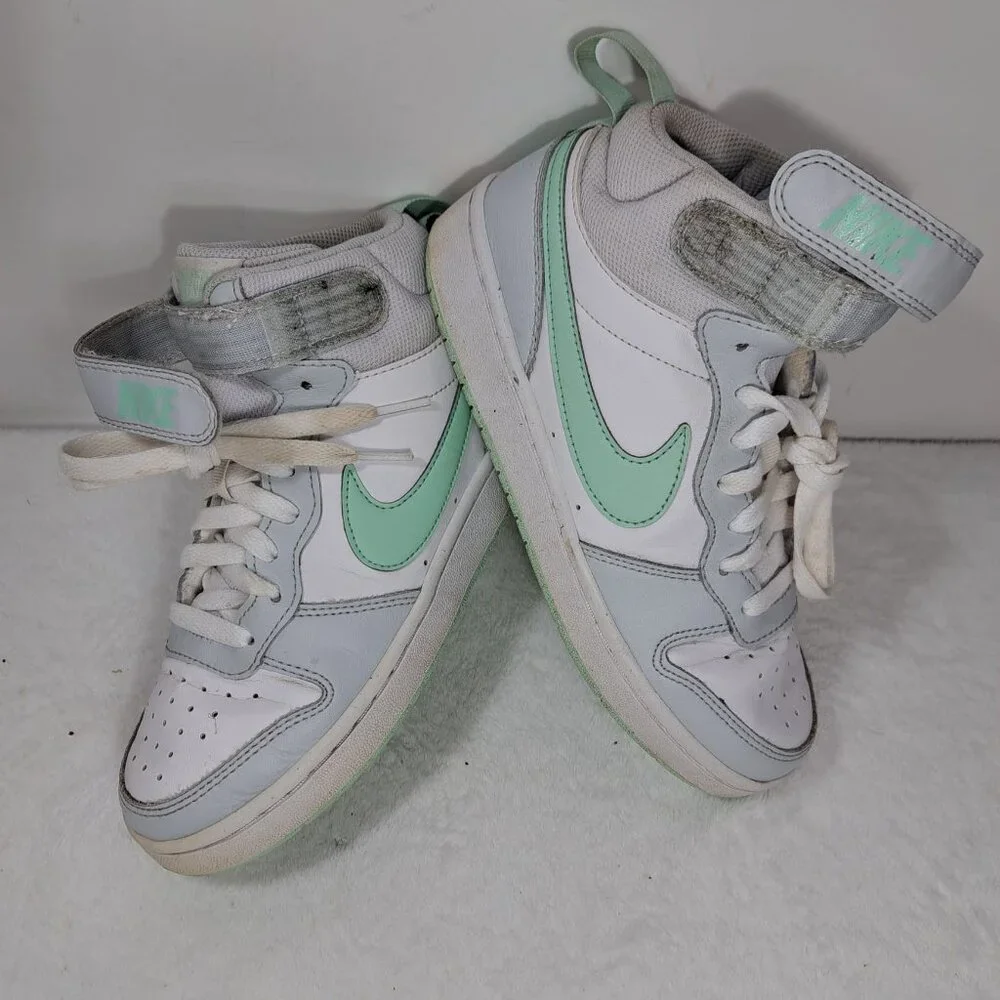 Nike Boys Court‎ Borough Mid 2 CD7782-011 White Basketball Shoes Sneakers Sz 5Y